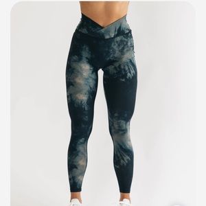 Alphalete Surface Power Legging in Black Oil Spill